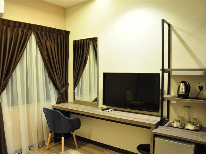 Frazel Inn Hotel Parit Buntar Dış mekan fotoğraf
