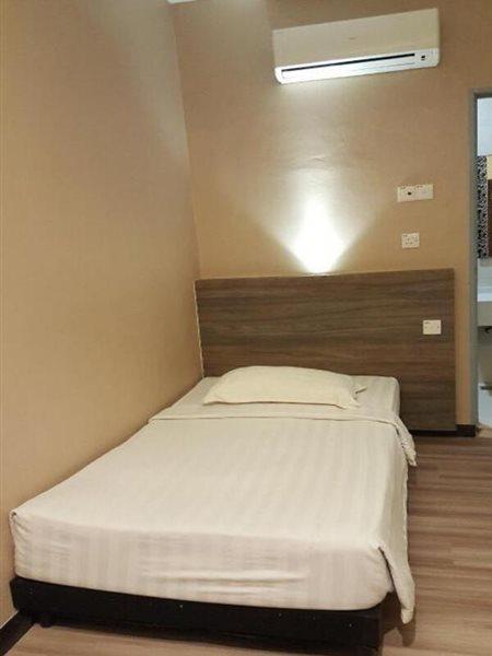 Frazel Inn Hotel Parit Buntar Dış mekan fotoğraf