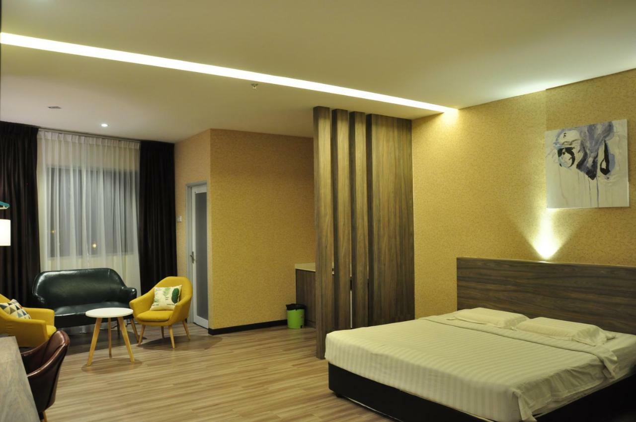 Frazel Inn Hotel Parit Buntar Dış mekan fotoğraf
