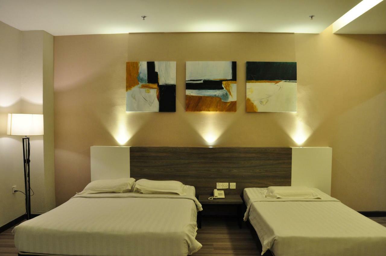 Frazel Inn Hotel Parit Buntar Dış mekan fotoğraf