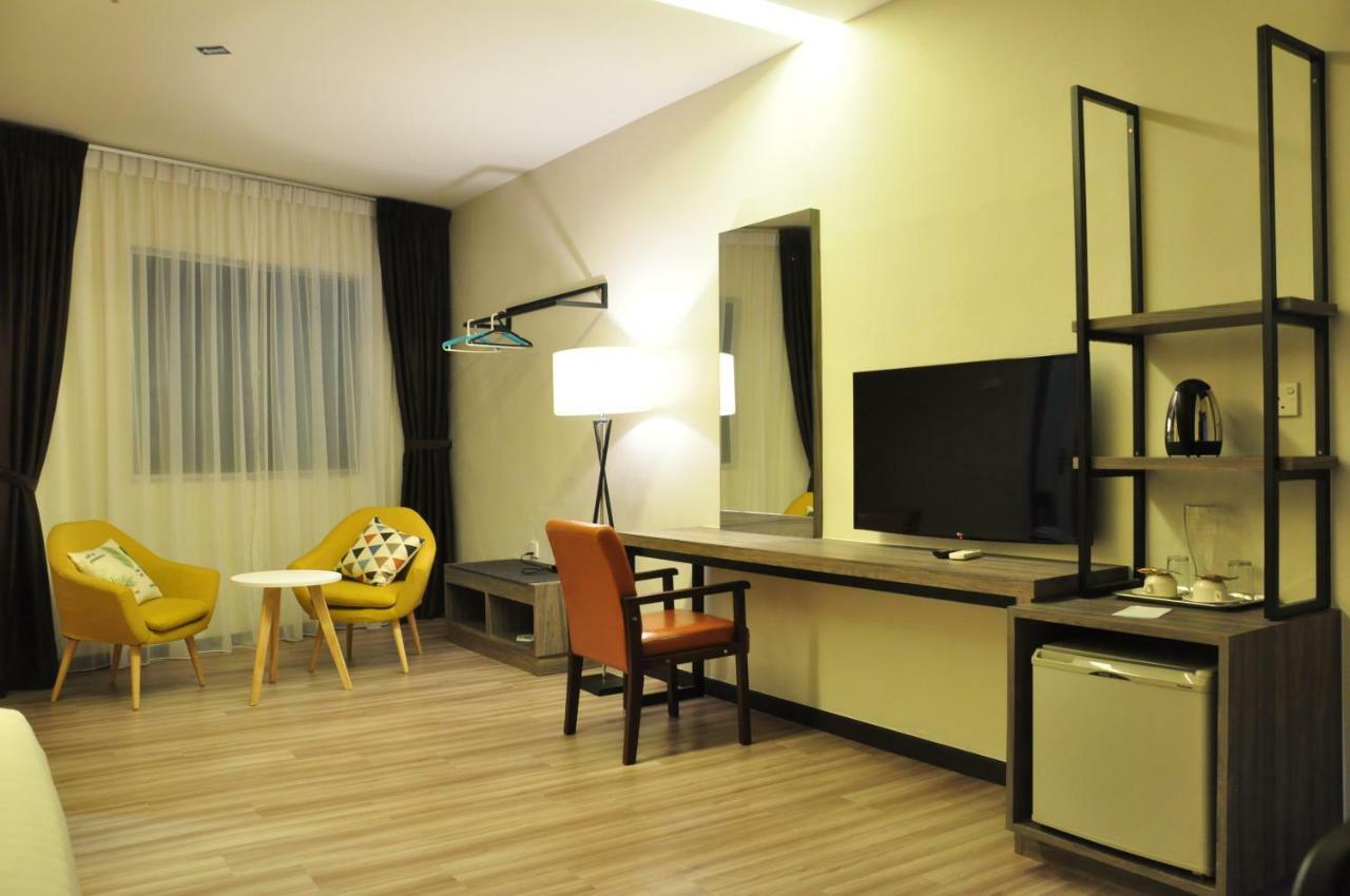 Frazel Inn Hotel Parit Buntar Dış mekan fotoğraf