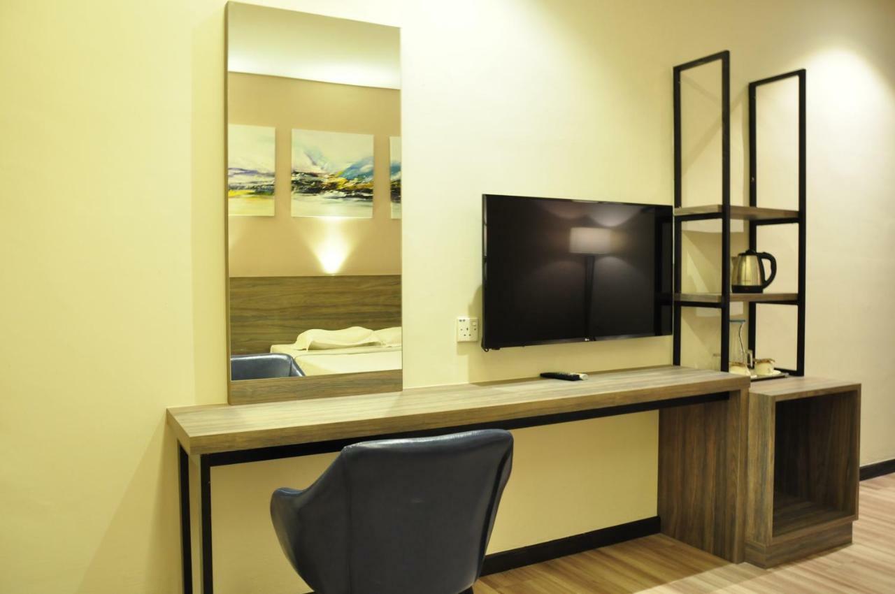 Frazel Inn Hotel Parit Buntar Dış mekan fotoğraf