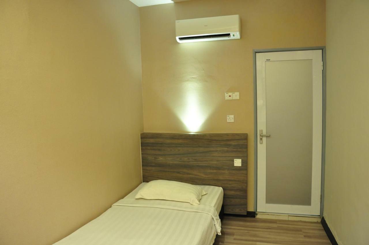 Frazel Inn Hotel Parit Buntar Dış mekan fotoğraf