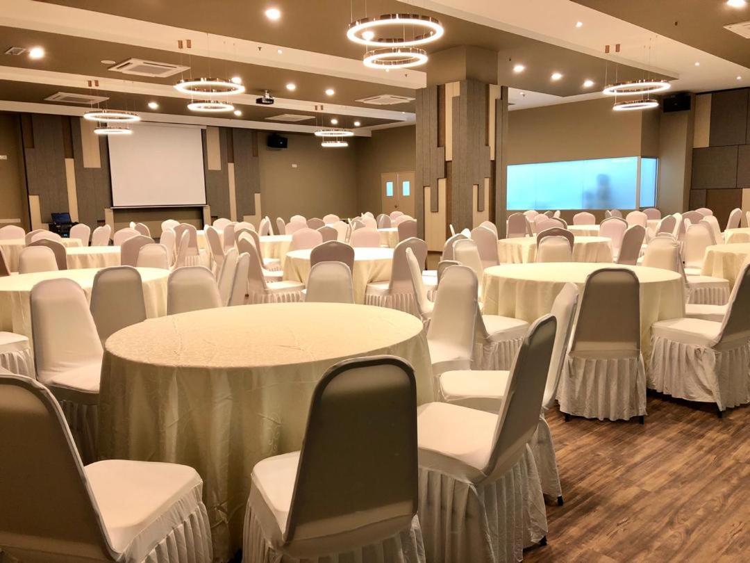 Frazel Inn Hotel Parit Buntar Dış mekan fotoğraf