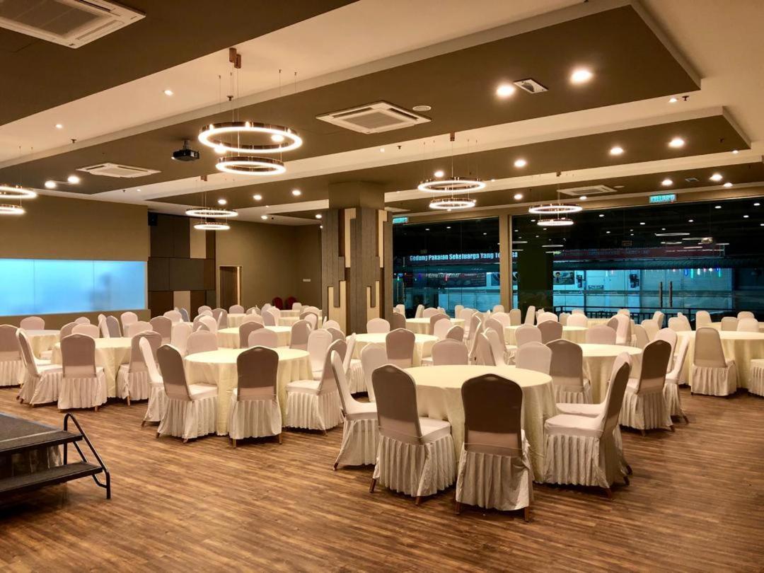 Frazel Inn Hotel Parit Buntar Dış mekan fotoğraf
